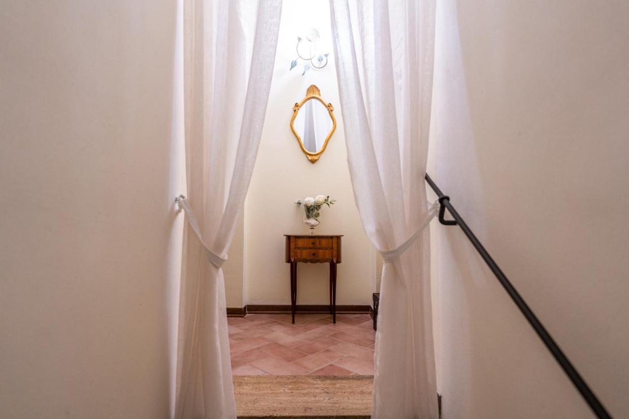 Appartamenti Le Ginestre Lupompesi Bagian luar foto